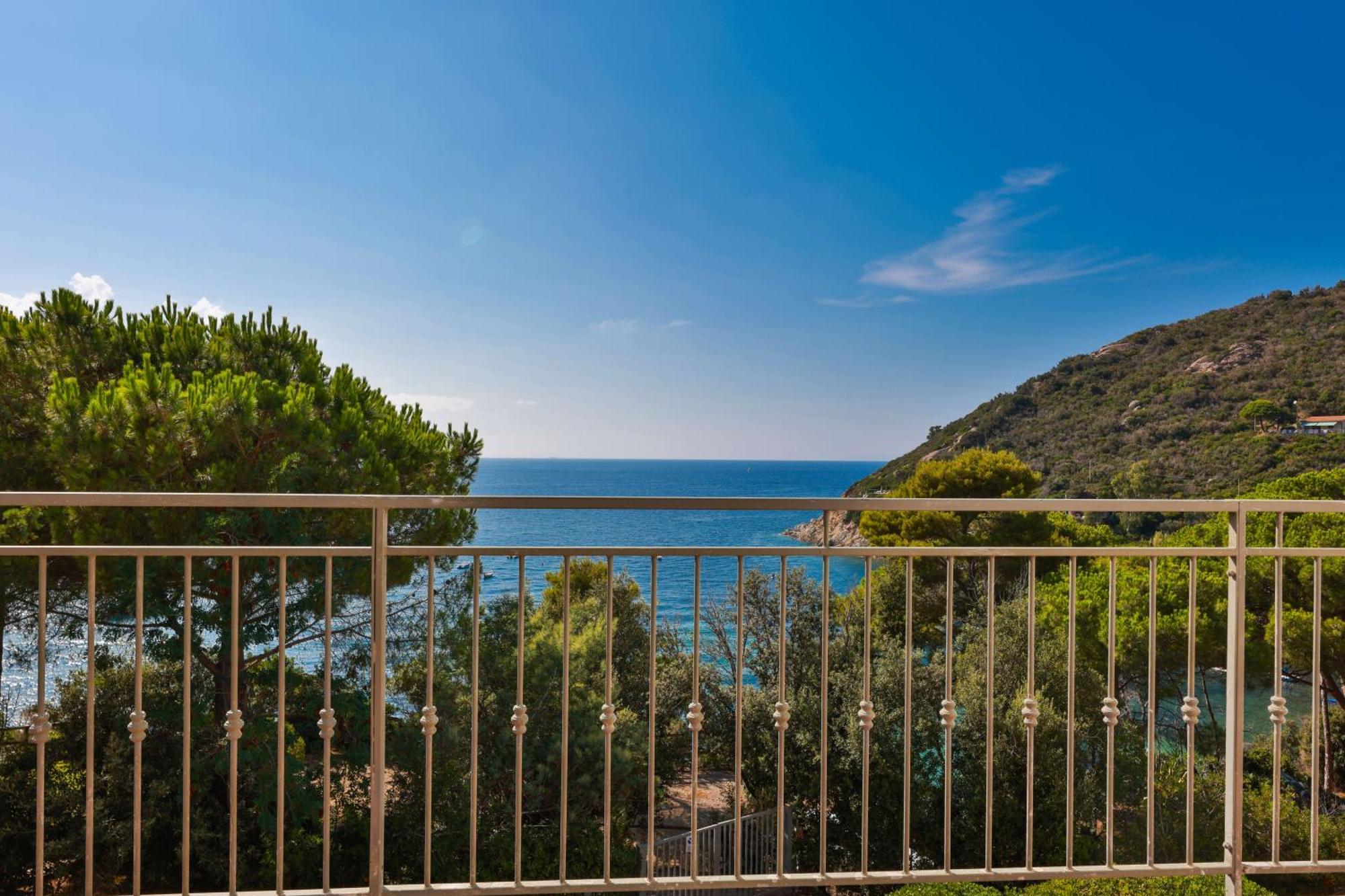 La Terrazza Sul Forno - Goelba Apartment Portoferraio Luaran gambar