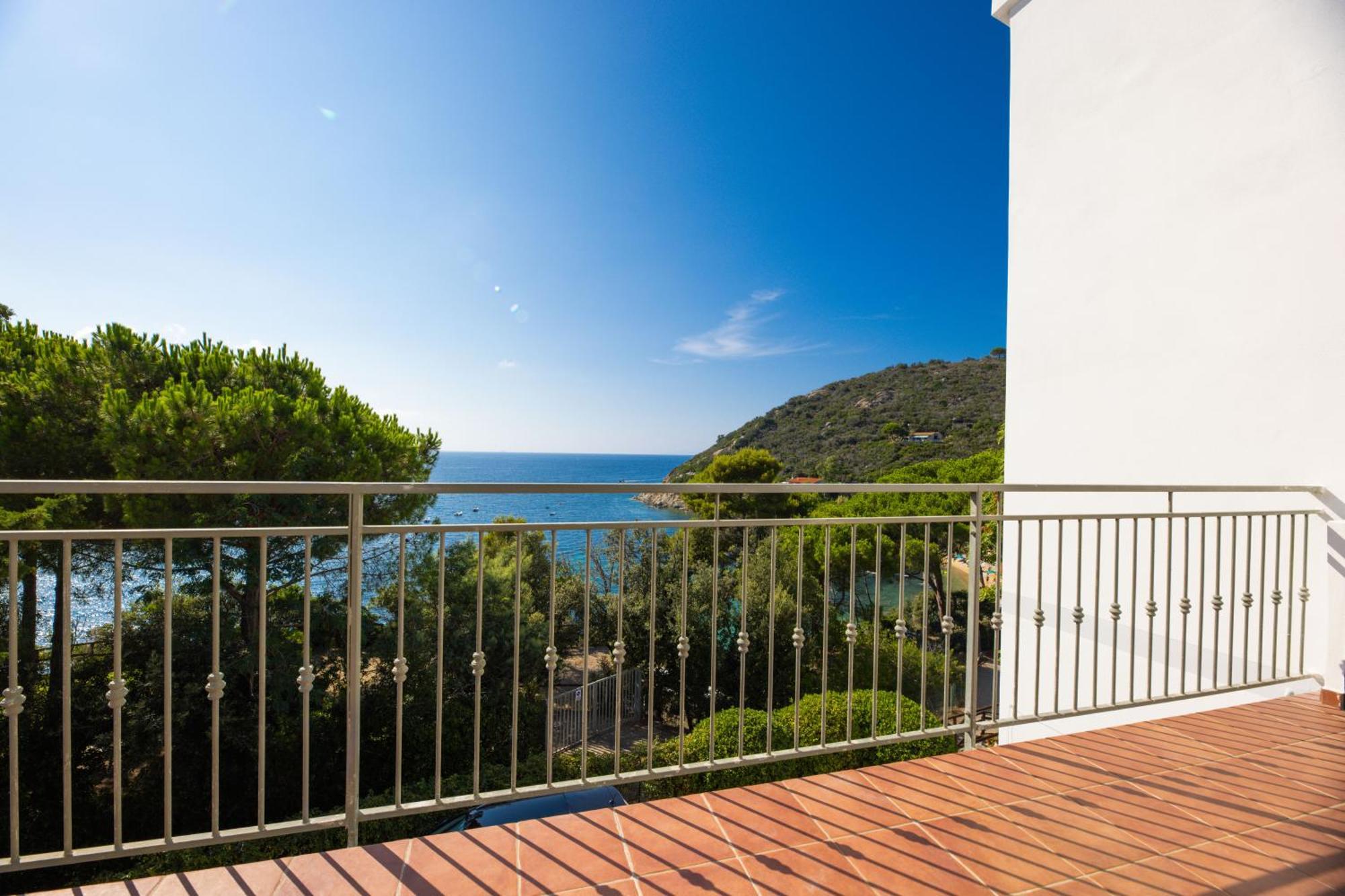 La Terrazza Sul Forno - Goelba Apartment Portoferraio Luaran gambar